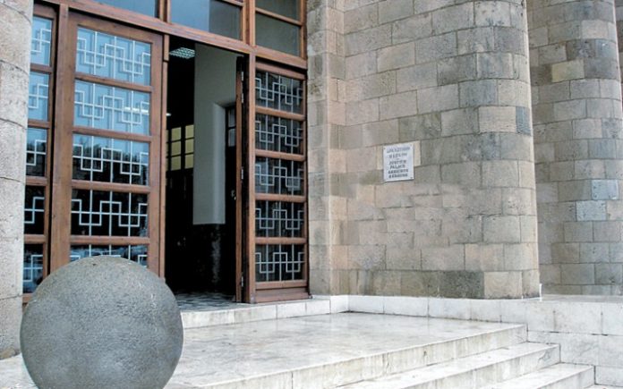 ΔΙΚΑΣΤΗΡΙΑ